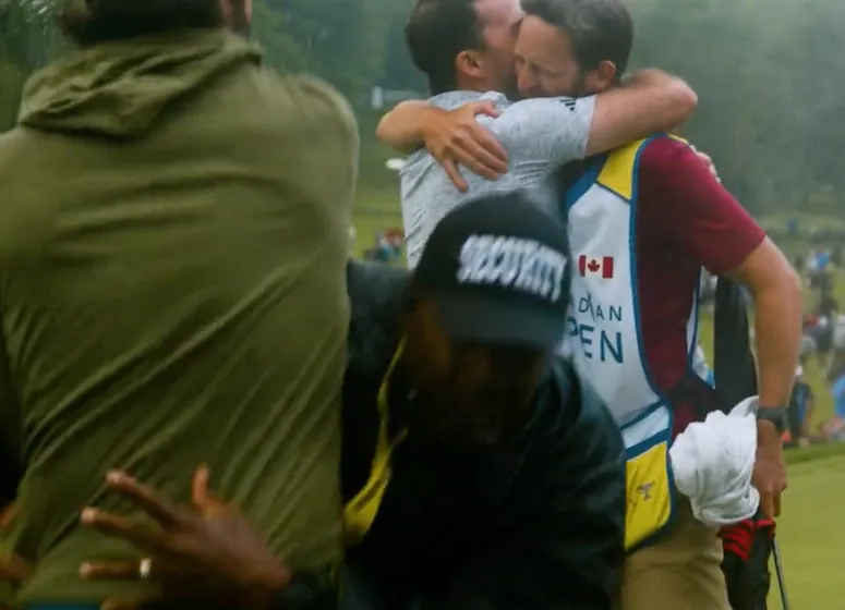 🤣 Un agent de sécurité met au sol Adam Hadwin en plein élan : séquence humour sur le green ! 🏉