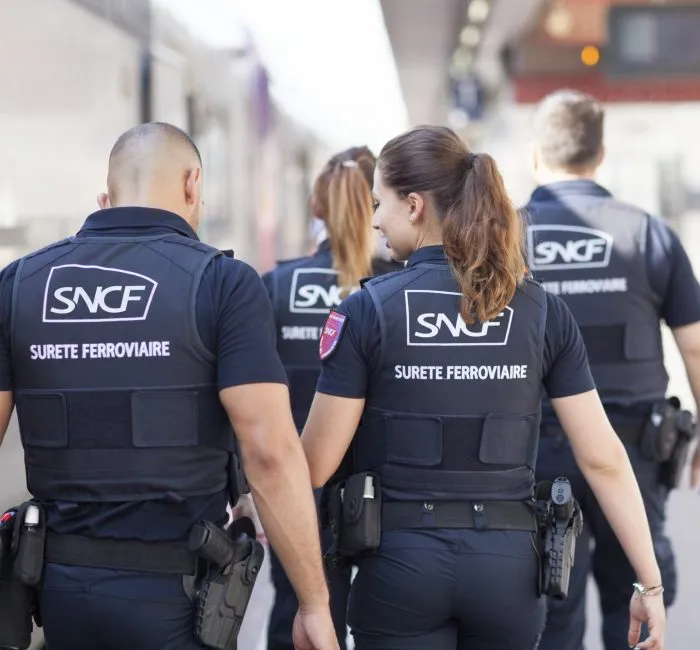 Tension à la Gare de Lyon : L'arme d'un agent de sécurité de la SUGE prise pour cible